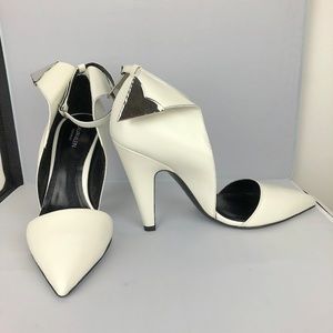 Calvin Klein White Kadence Sandals, sz 38